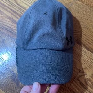 Under Armour hat - large opening for ponytail - S/M size